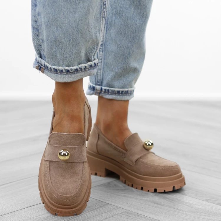 bezowe-loafersy-mokasyny-pobuty-damskie-zamszowe