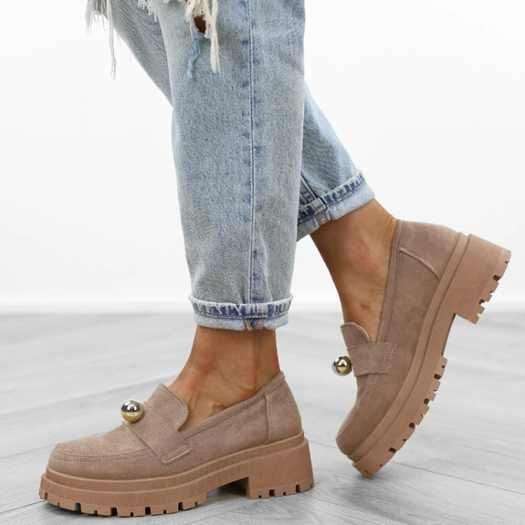 bezowe-loafersy-mokasyny-pobuty-damskie-zamszowe