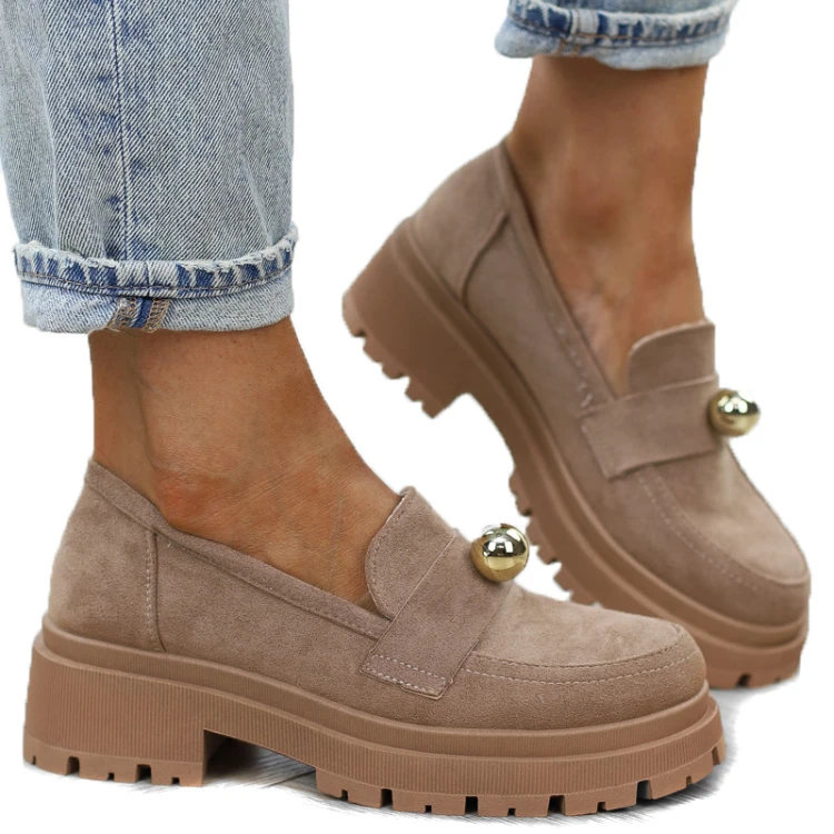 bezowe-loafersy-mokasyny-pobuty-damskie-zamszowe