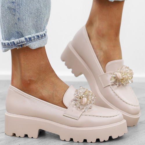 bezowe-pobuty-loafersy-mokasyny-damskie-eleganckie