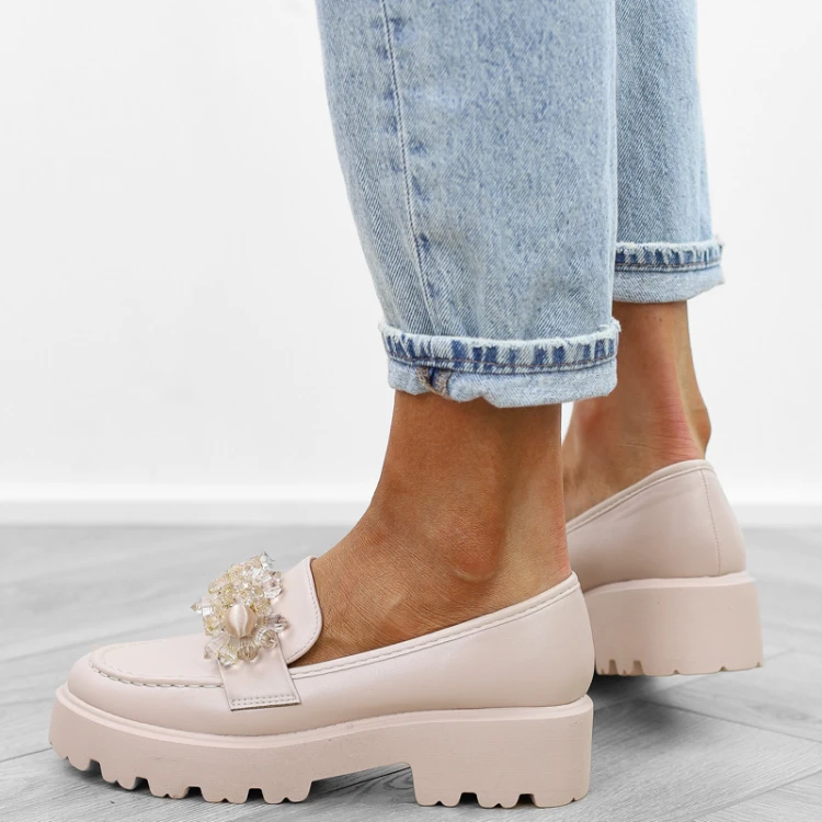 bezowe-pobuty-loafersy-mokasyny-damskie-eleganckie