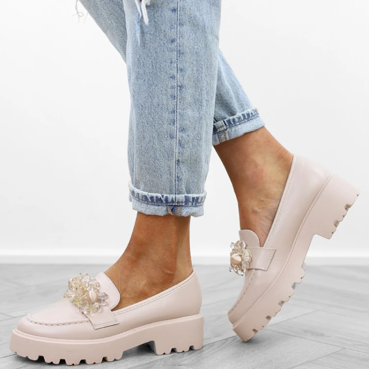 bezowe-pobuty-loafersy-mokasyny-damskie-eleganckie