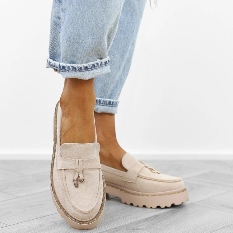 bezowe-loafersy-mokasyny-pobuty-damskie-zamszowe-c