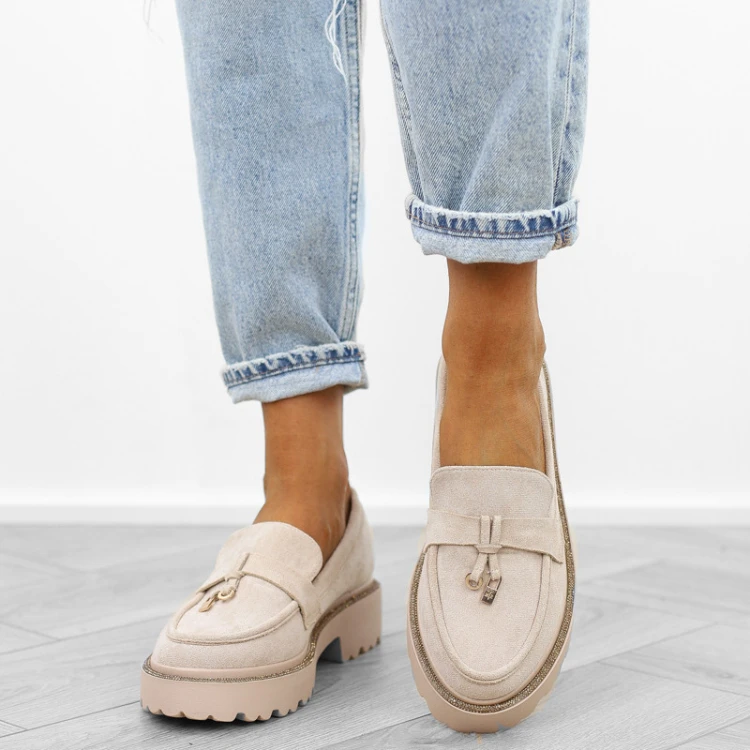 bezowe-loafersy-mokasyny-pobuty-damskie-zamszowe-c