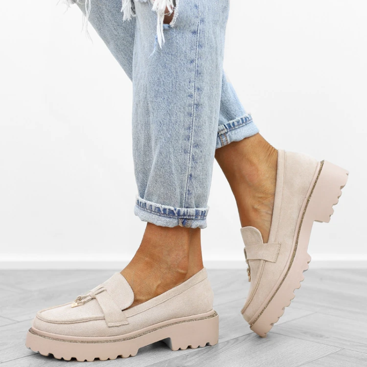 bezowe-loafersy-mokasyny-pobuty-damskie-zamszowe-c