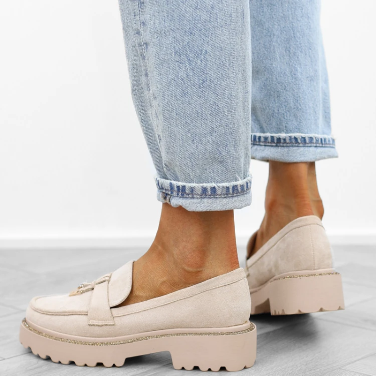bezowe-loafersy-mokasyny-pobuty-damskie-zamszowe-c