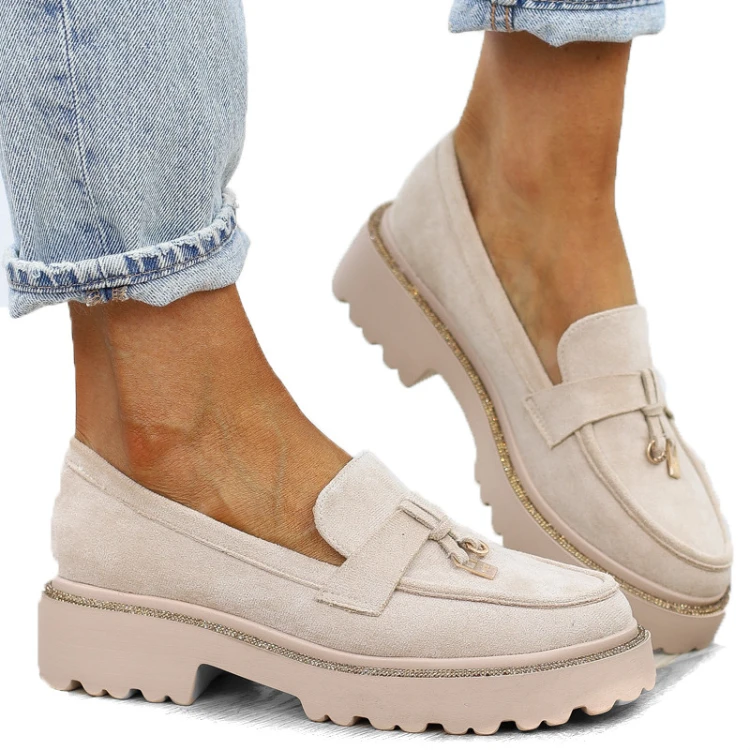bezowe-loafersy-mokasyny-pobuty-damskie-zamszowe-c