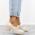 bezowe-pobuty-loafersy-damskie-lakierowane-mokasyn