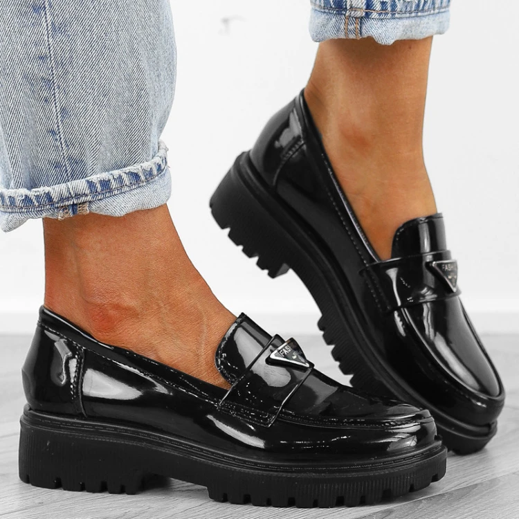 czarne-pobuty-damskie-lakierowane-eleganckie-mokas