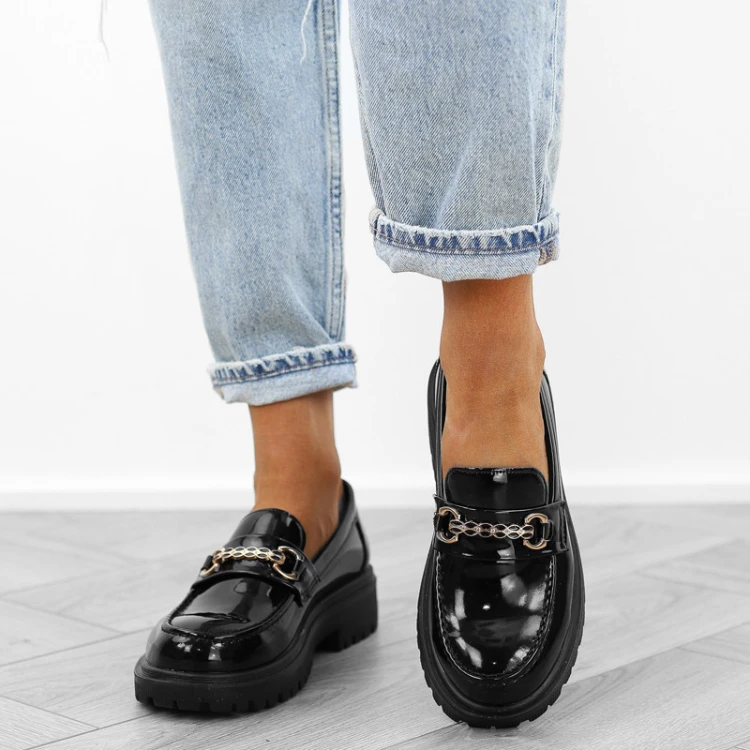 czarne-pobuty-damskie-lakierowane-loafersy-wygodne
