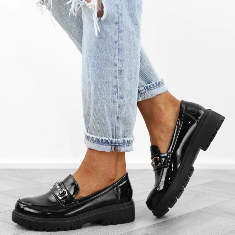 czarne-pobuty-damskie-lakierowane-loafersy-wygodne