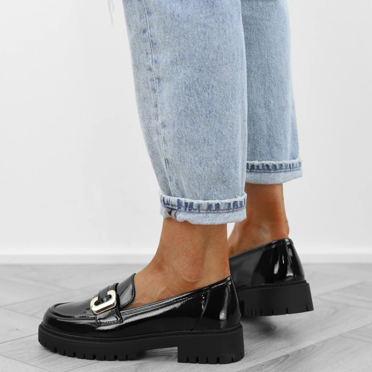 czarne-loafersy-mokasyny-pobuty-damskie-lakierowan