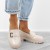 bezowe-loafersy-mokasyny-pobuty-damskie-lakierowan