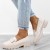 bezowe-loafersy-mokasyny-pobuty-damskie-lakierowan