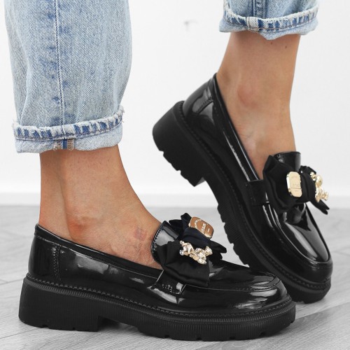 czarne-pobuty-loafersy-mokasyny-damskie-lakierowan