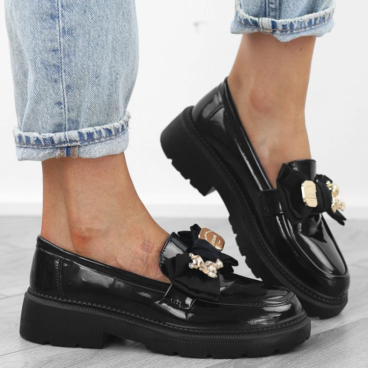 czarne-pobuty-loafersy-mokasyny-damskie-lakierowan