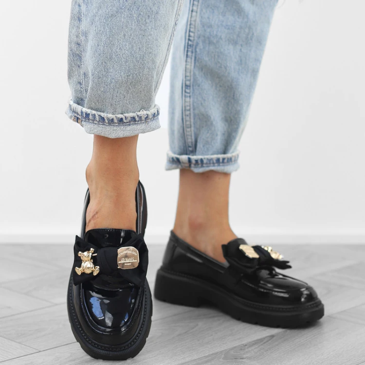 czarne-pobuty-loafersy-mokasyny-damskie-lakierowan