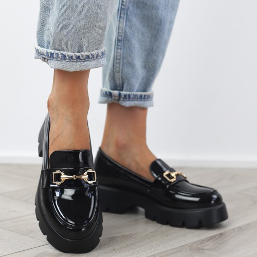 czarne-pobuty-loafersy-mokasyny-damskie-lakierowan