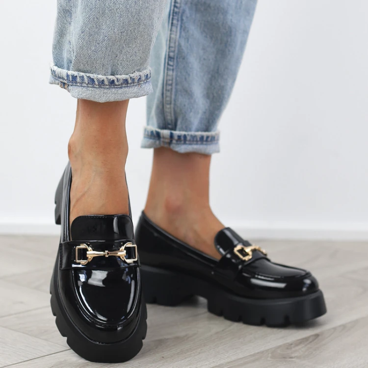 czarne-pobuty-loafersy-mokasyny-damskie-lakierowan