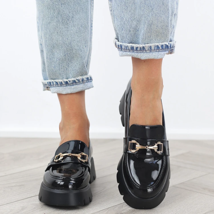 czarne-pobuty-loafersy-mokasyny-damskie-lakierowan