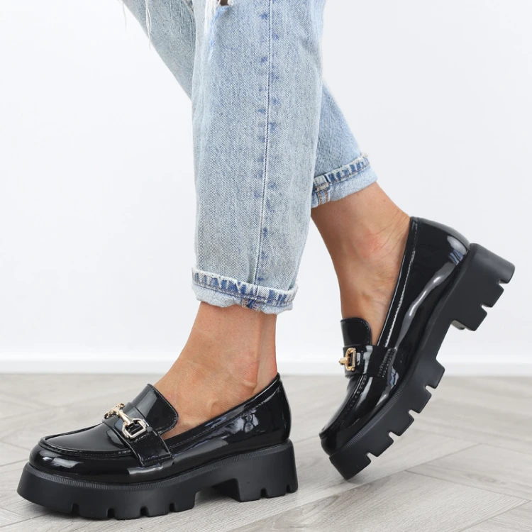 czarne-pobuty-loafersy-mokasyny-damskie-lakierowan