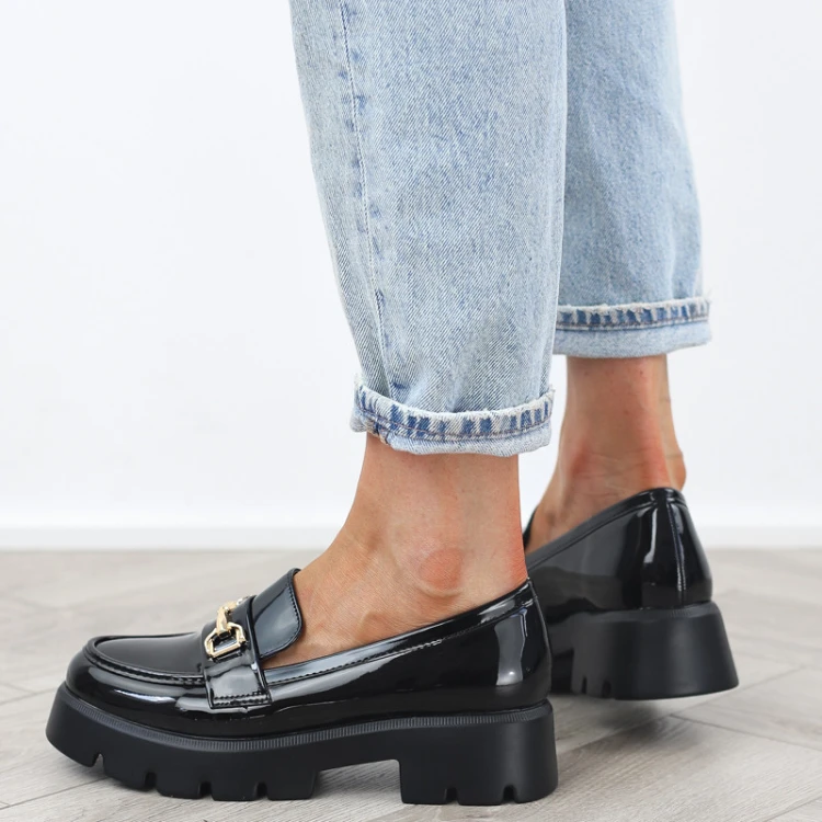 czarne-pobuty-loafersy-mokasyny-damskie-lakierowan