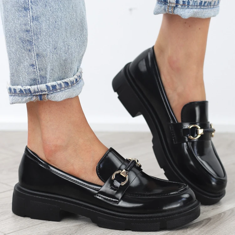 czarne-loafersy-mokasyny-pobuty-damskie-lakierowan