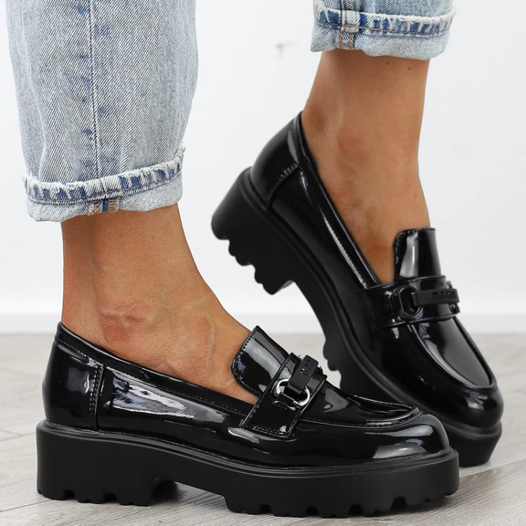 czarne-loafersy-mokasyny-pobuty-damskie-lakierowan