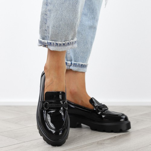 czarne-loafersy-mokasyny-pobuty-damskie-lakierowan
