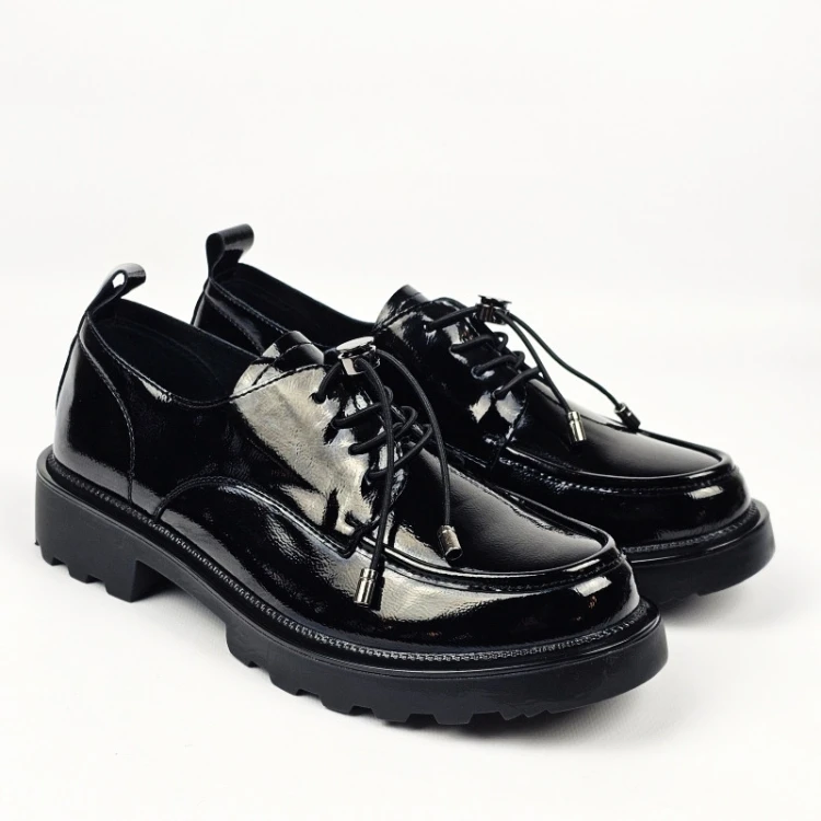 czarne-loafersy-damskie-lakierowane-eleganckie-pas