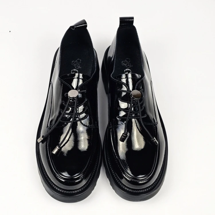 czarne-loafersy-damskie-lakierowane-eleganckie-pas