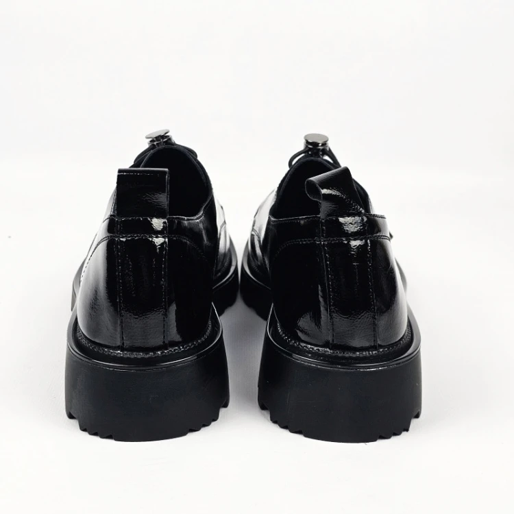 czarne-loafersy-damskie-lakierowane-eleganckie-pas