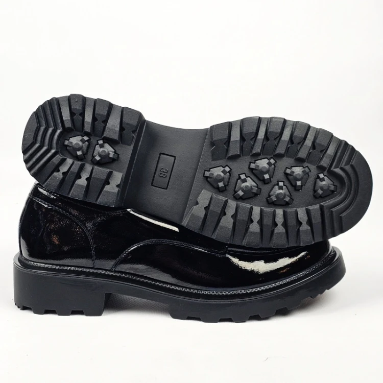 czarne-loafersy-damskie-lakierowane-eleganckie-pas