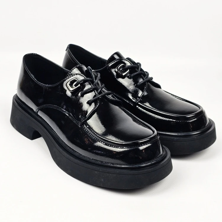 czarne-loafersy-damskie-lakierowane-eleganckie-pas