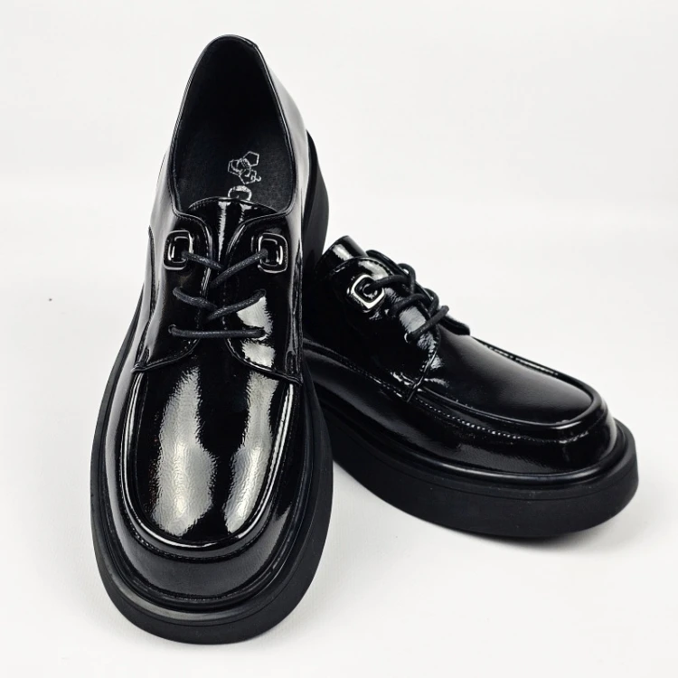 czarne-loafersy-damskie-lakierowane-eleganckie-pas