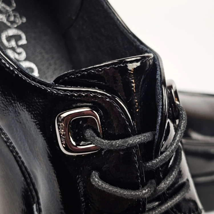 czarne-loafersy-damskie-lakierowane-eleganckie-pas
