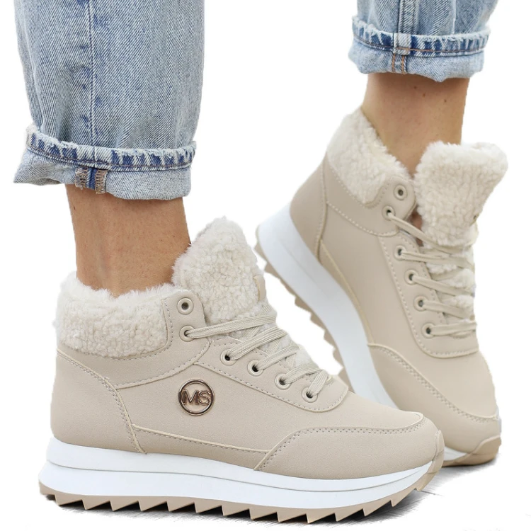 bezowe-sportowe-sneakersy-ocieplane-wysokie-sniego