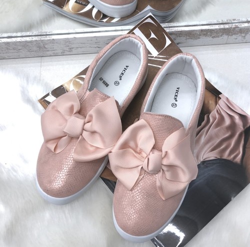 rozowe-trampki-wsuwane-tenisowki-slip-on-z-kokarda