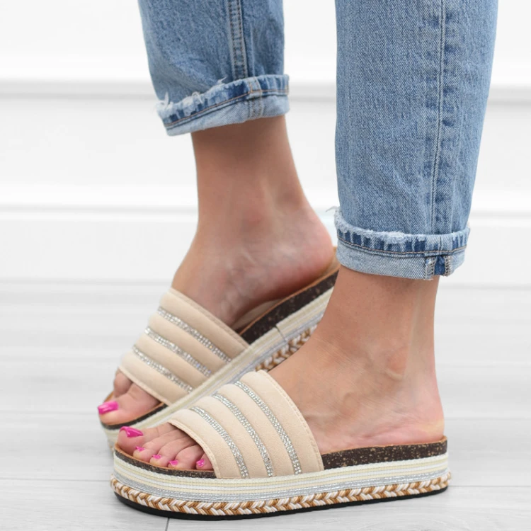 bezowe-klapki-boho-platforma-dzety
