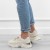 bezowe-eleganckie-sneakersy-damskie-na-grubej-pode
