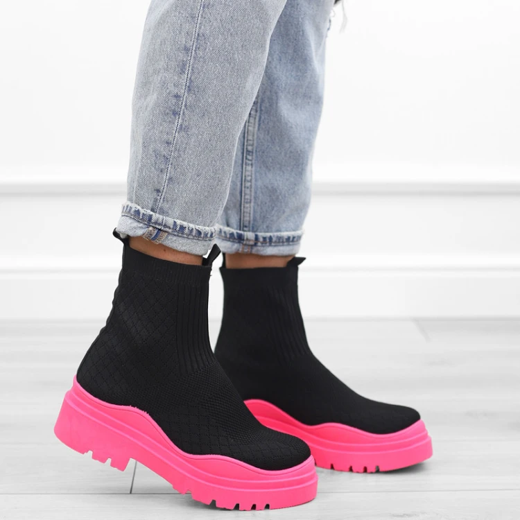 fuksja-czarne-sportowe-sneakersy-botki-skarpety