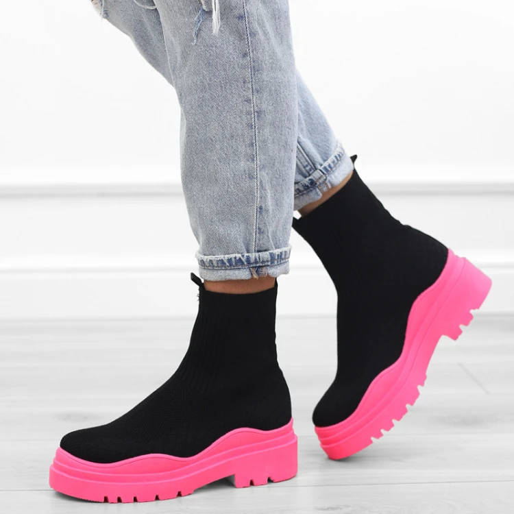 fuksja-czarne-sportowe-sneakersy-botki-skarpety