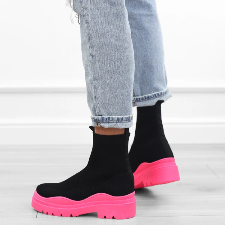 fuksja-czarne-sportowe-sneakersy-botki-skarpety