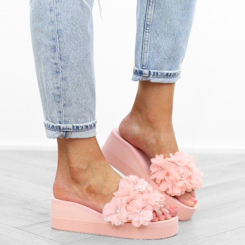 pink-rozowe-klapki-damskie-koturn-kwiaty
