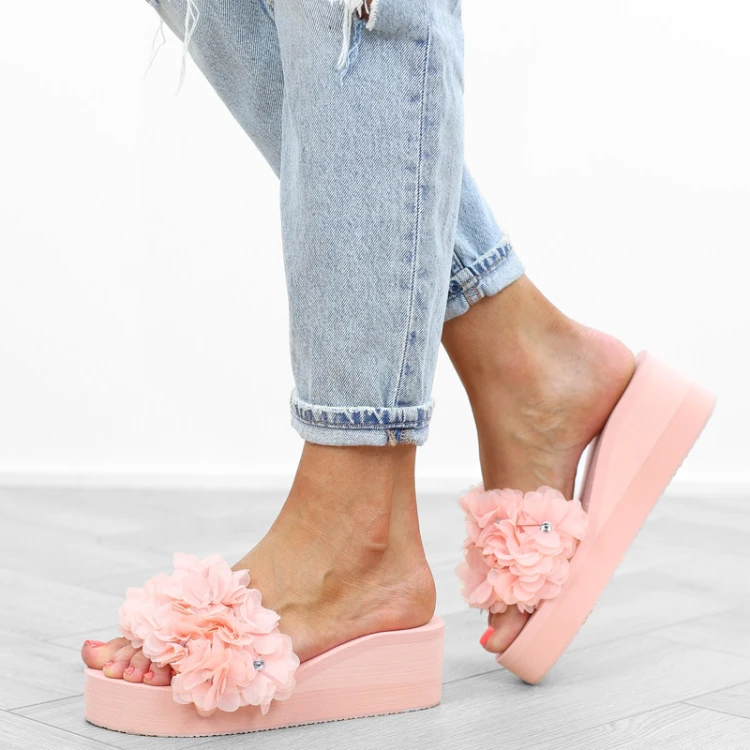 pink-rozowe-klapki-damskie-koturn-kwiaty